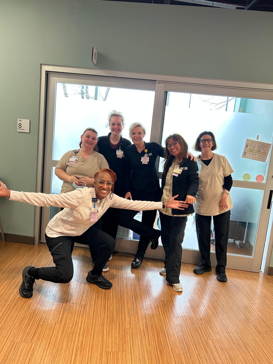 SpectrumHealth's tweet image. At @CorewellHealth in West Michigan, we are proud to have a team of over 950 skilled medical lab professionals who play a crucial role in ensuring accurate testing and diagnoses for our patients. #MedicalLabProfessionalsWeek