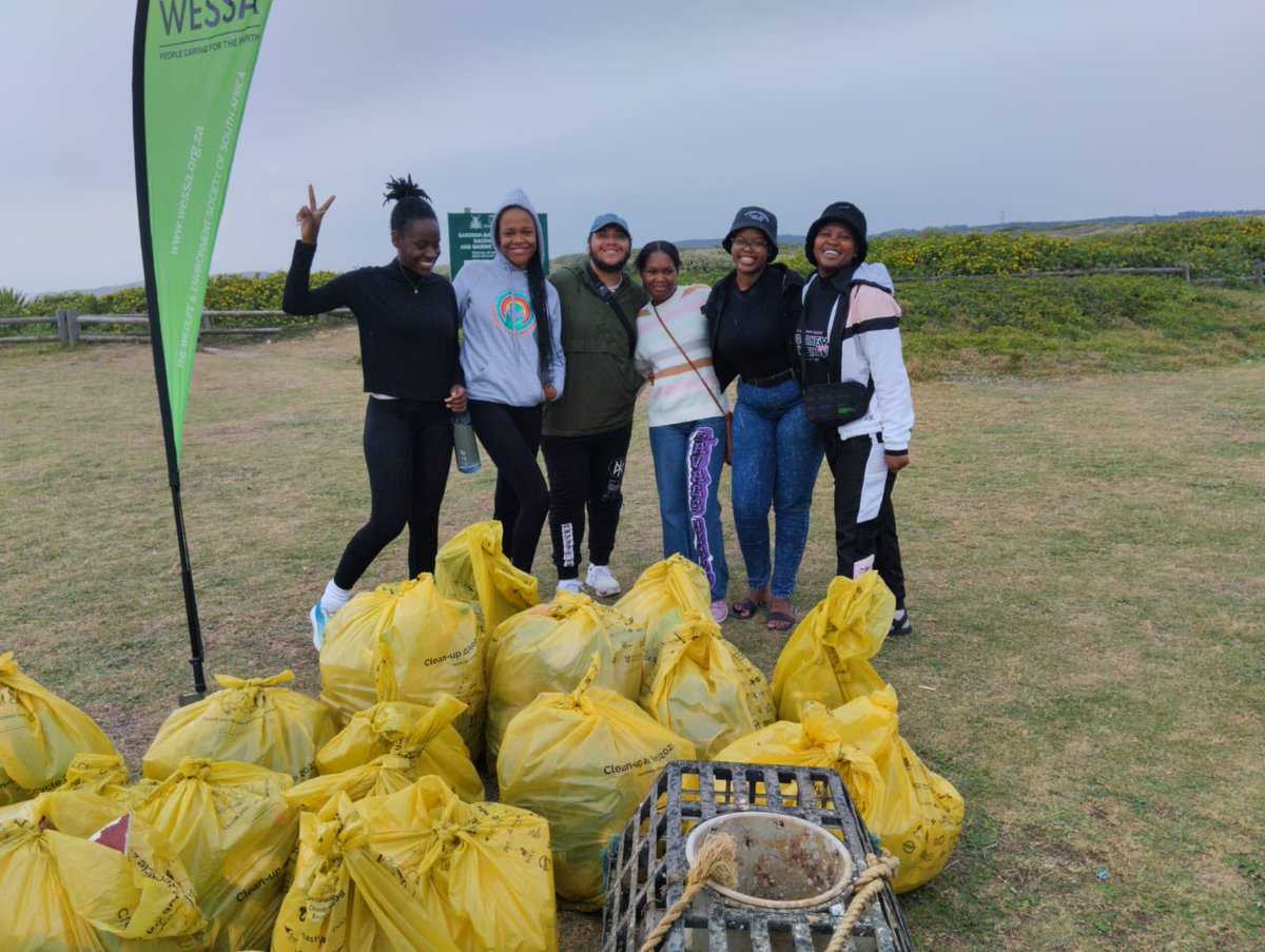 Tell us you study at the coast, without telling us you study at the coast 😉
#NelsonMandelaBay #RosebankCollege #LoveIIERosebankCollege #BeachCleanUp