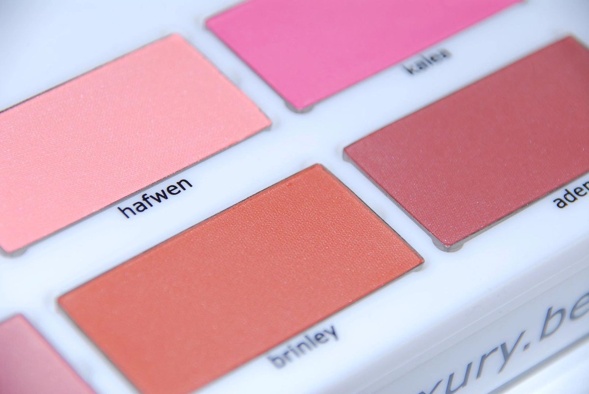 boxxcosmetics's tweet photo. Blush Baby!
boxx blush was designed to add a natural radiance to your complexion.
The sheer radiant base can be built up to sculpt and define, or sheered out to highlight and illuminate your complexion.

https://t.co/HKadQepQfm https://t.co/TOlwW9y6s1
