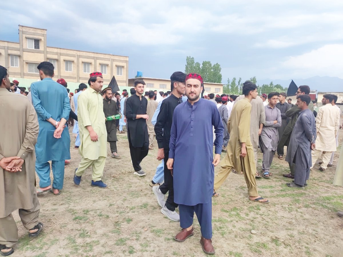 khattak_10's tweet photo. زما قاتلہ زما حال باندی    جہان   اوجڑل
زما قاتلہ ستا پہ   ظلم ھر انسان   اوجڑل

تہ   مسلمان  زہ مسلمان   یمہ زما     قاتلہ
یو مسلمان د خندا شین بل مسلمان اوجڑل 💔 

#WeWantPeaceInSwat 
#manzoorpashteensymbolofpeace 
#NoMoreOperationsAccepted https://t.co/7Qz3bB7hXV