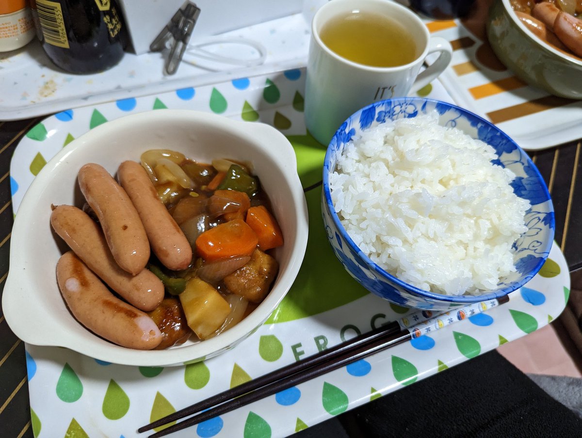 ns44530609's tweet photo. #夜ごはん　＼ｺﾝﾊﾞﾝﾜ／　🌒　
今夜は、、
★酢豚
☆ウインナー
★ご飯　(๑´ڡ`๑)🍵 https://t.co/1tnKdMoqn1