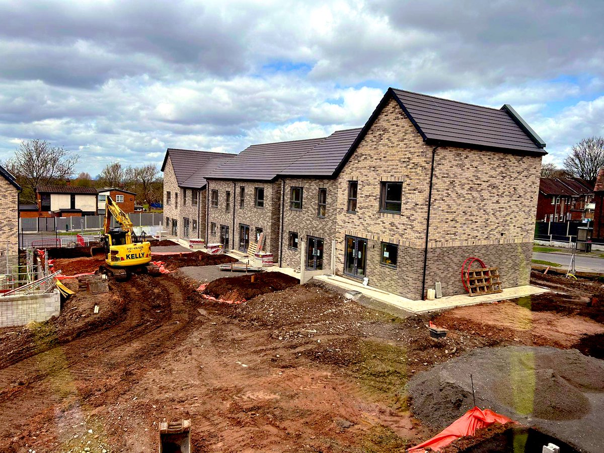 Hard at work in Hattersley. 💪🧱 Our new homes for #SharedOwnership are really taking shape at The Alders. The first few homes are available to reserve right now. Find out more and register your interest: bit.ly/40E16ni