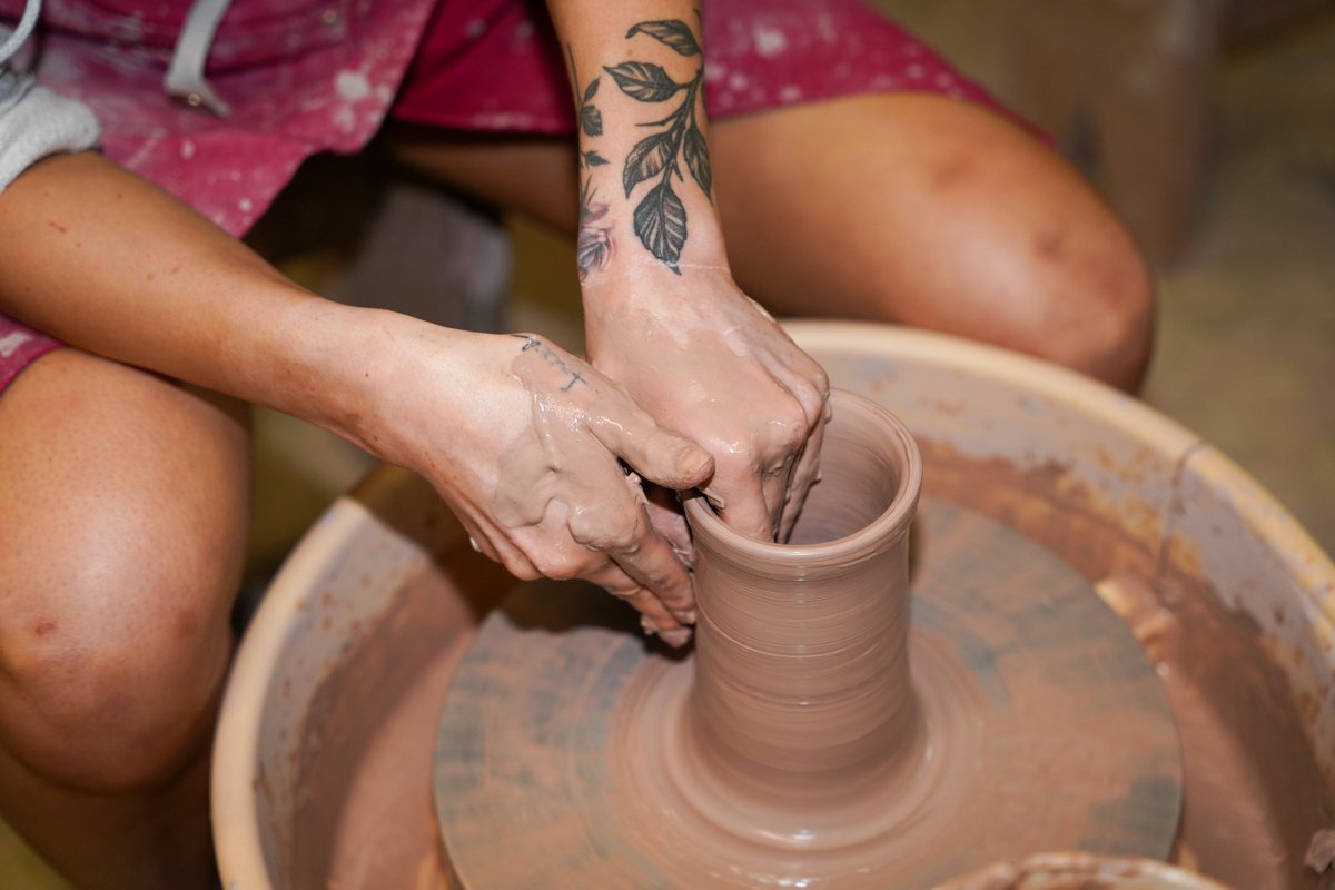🚨Job Alert: 🚨 Head of Pottery

We are looking for one or two people interested in running our pottery program this summer. Housing available! Late May through Early August (Flexible) #summerjob 

highrocks.com/summer-camp-jo…