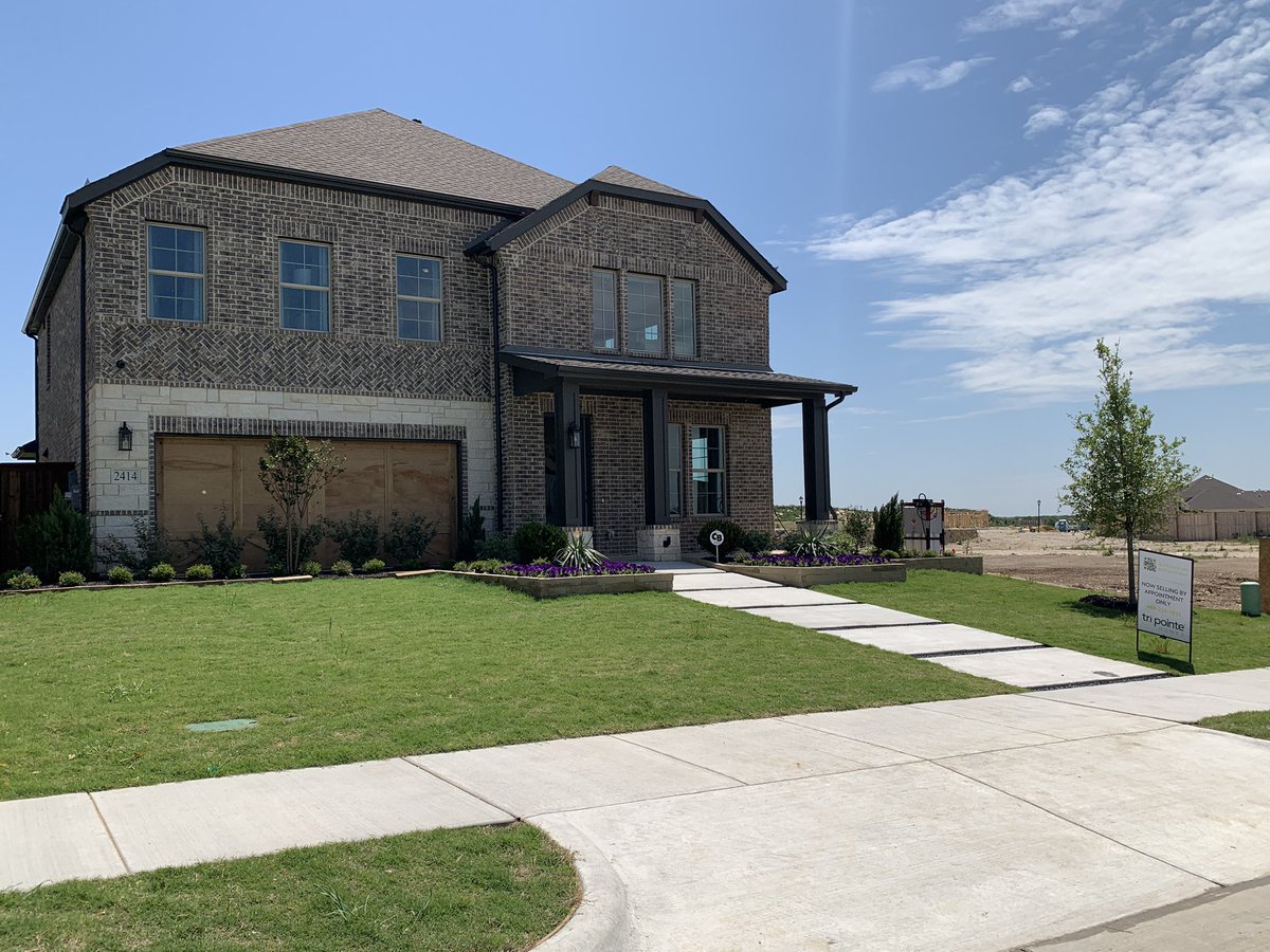 FiveStarIntLLC's tweet photo. Beautiful day yesterday for a final walk of these @TriPointeHomes models in Big D! https://t.co/4lftPHHtih