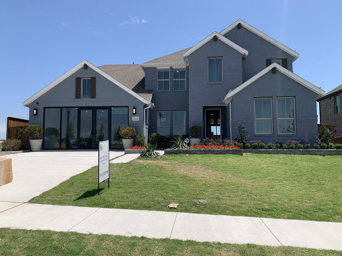 FiveStarIntLLC's tweet photo. Beautiful day yesterday for a final walk of these @TriPointeHomes models in Big D! https://t.co/4lftPHHtih