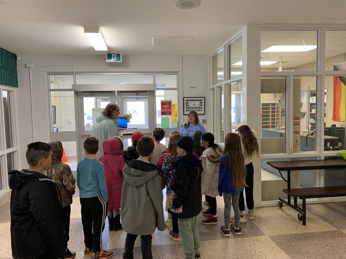 Happy Administrative Assistant Assistant day to our wonderful Mrs. Toogood! We are grateful for all she does for us everyday! The Grade 2/3’s came down to sing her a thank you song this morning.