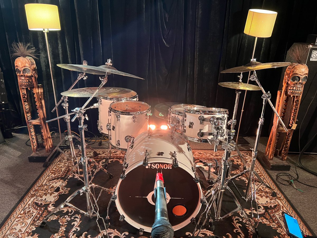 rvanpoederooyen's tweet photo. Classic setup 🤘🥁🤘
Who’s comfortable playing any configuration??
I love playing any setup. I find different configurations inspire my playing in different ways. You?
#drumconfigurations #classicsetup https://t.co/vE6ZXyaGEN