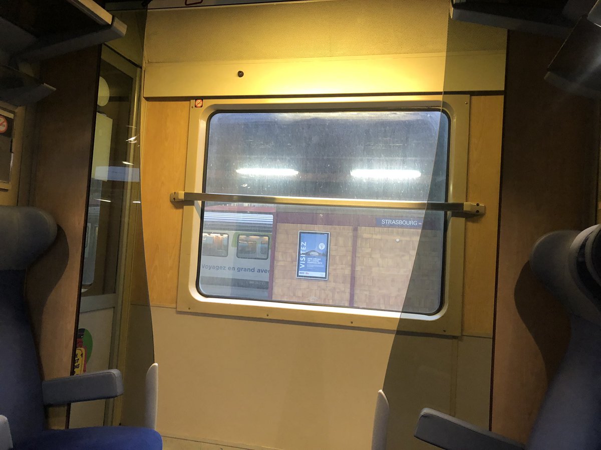 EricJC_Vial's tweet photo. Bienvenue dans la soviétisation de la France. Message de la SNCF à Strasbourg, 7 mn avant son départ : « En raison d’un manque de matériel nous ne sommes pas en mesure d’assurer la prochaine liaison vers Saverne. Le train est donc supprimé ». https://t.co/Xn5FXerOHO