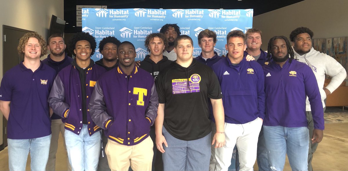 The ⁦<a href="/TNTechFootball/">TTU Football</a>⁩ team serving the Upper Cumberland Habitat Luncheon today! Awesome Organization. ⁦<a href="/tennesseetech/">Tennessee Tech</a>⁩ #GoldenEagleWay