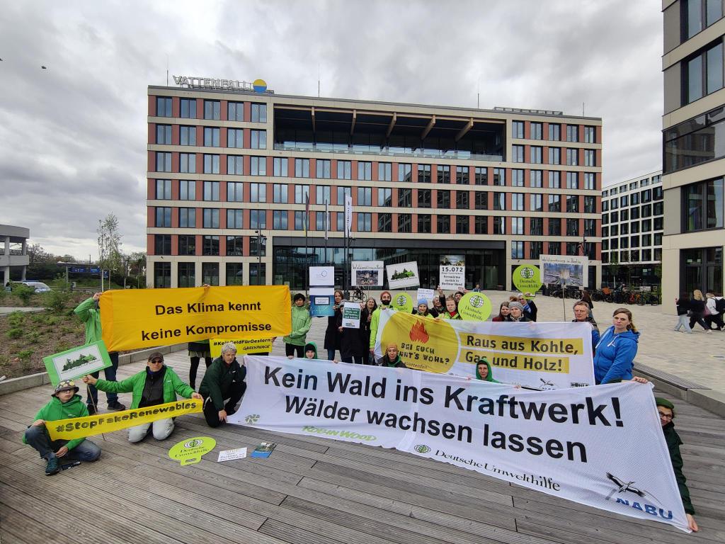 Kein Wald ins Kraftwerk! Weder in #Berlin noch anderswo. Wärmewende geht anders @Vattenfall_De! #Vattenfail #stopFakeRenewables #Biomasse