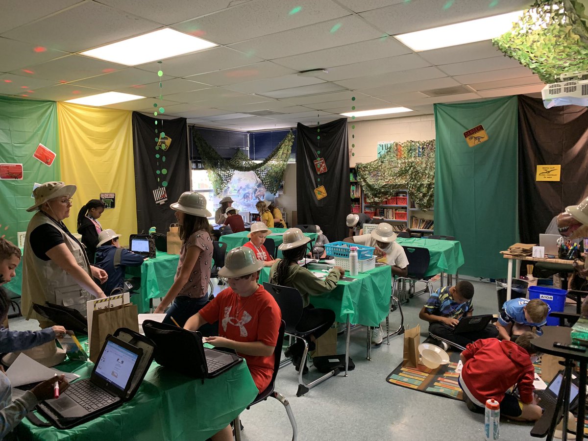 CarolCLunsford's tweet photo. 🦖 @DrMarkEDU is coteaching 5th graders on prehistoric explorations today at @ChapinInter! Take a close 👀 to see students completing TDA through close reading, Dino Dig into vocabulary, interactive video and so much more! @edpuzzle @GoogleForEdu @LexRich5Schools #FabuDIS5 #coach https://t.co/96UCRl3xSY