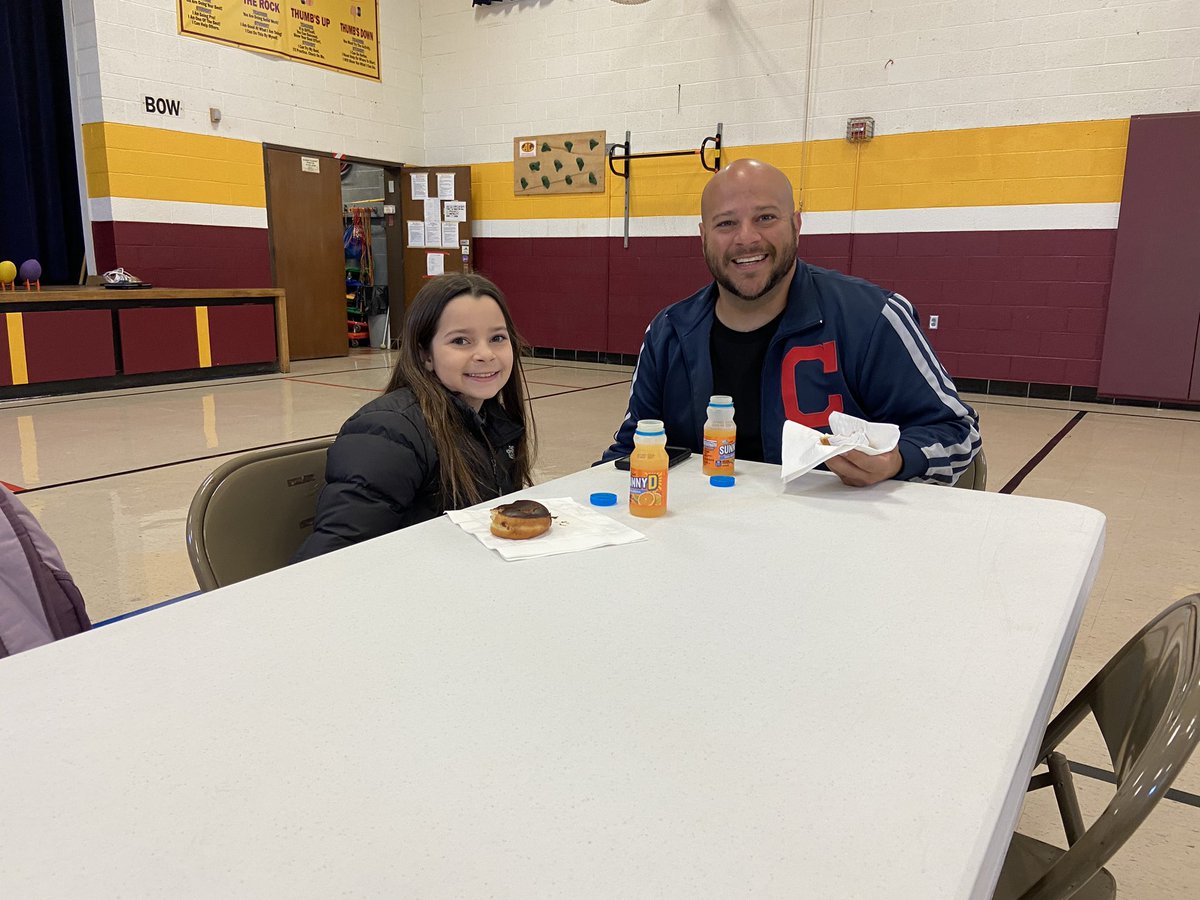 WV_Wildcats's tweet photo. Great to see so many students and dads at Westview this morning for Donuts with Dad. Thank you to Westview’s Student Council for hosting everyone. #westviewpride #ALCS100 https://t.co/4TIqkPpHnX