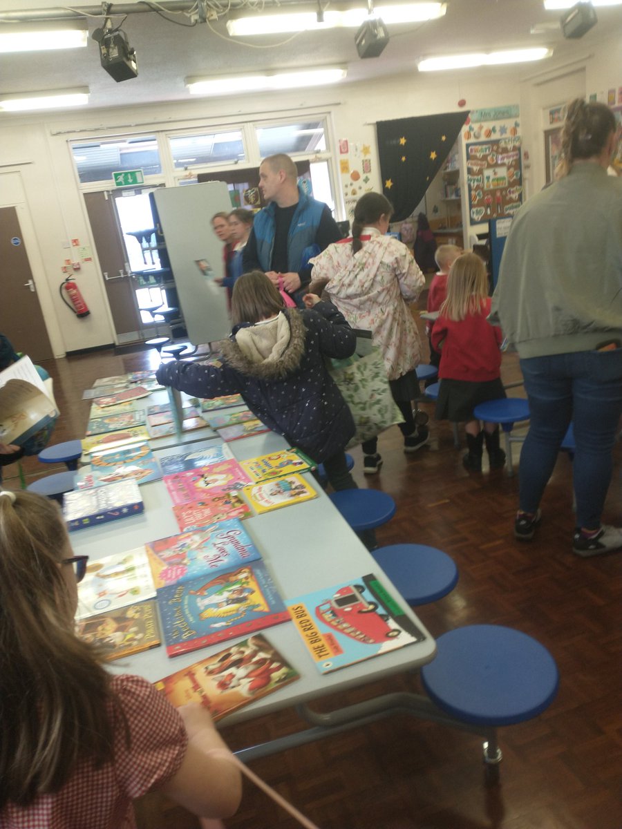 YsgolyrEsgob's tweet photo. What a super book swap we had today. It was so lovely to see all the children getting so excited about their 'new' books! @EcoSchoolsIn @EcoSchoolsWales
#GlobalActionDays #LitterLessPlus #LitterLessCampaign
# https://t.co/TYavgflsLu