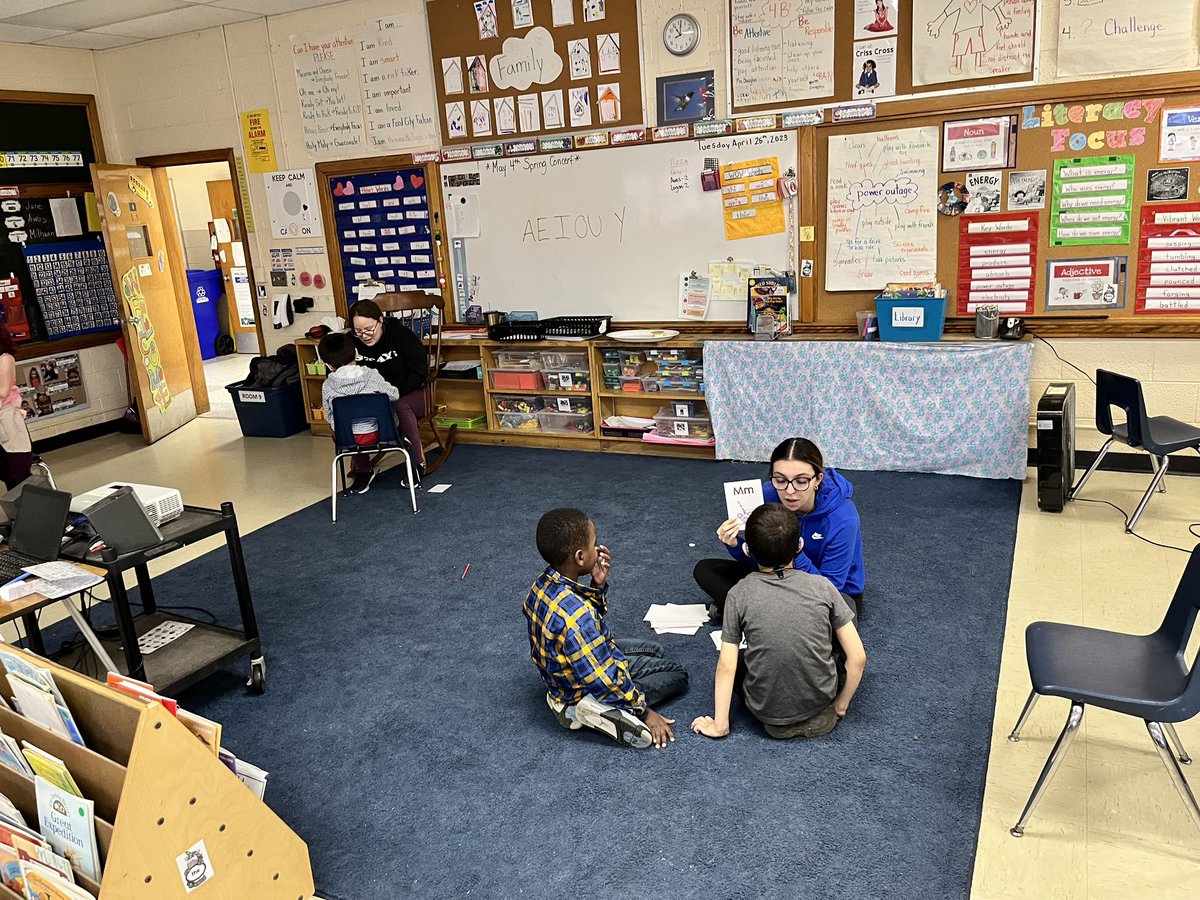 How are we successful in 1D? Support, support, support. Three small groups running and so much learning happening! <a href="/gecdsbpro/">GECDSB PR</a> <a href="/CityFalcons/">Ford City Falcons</a>