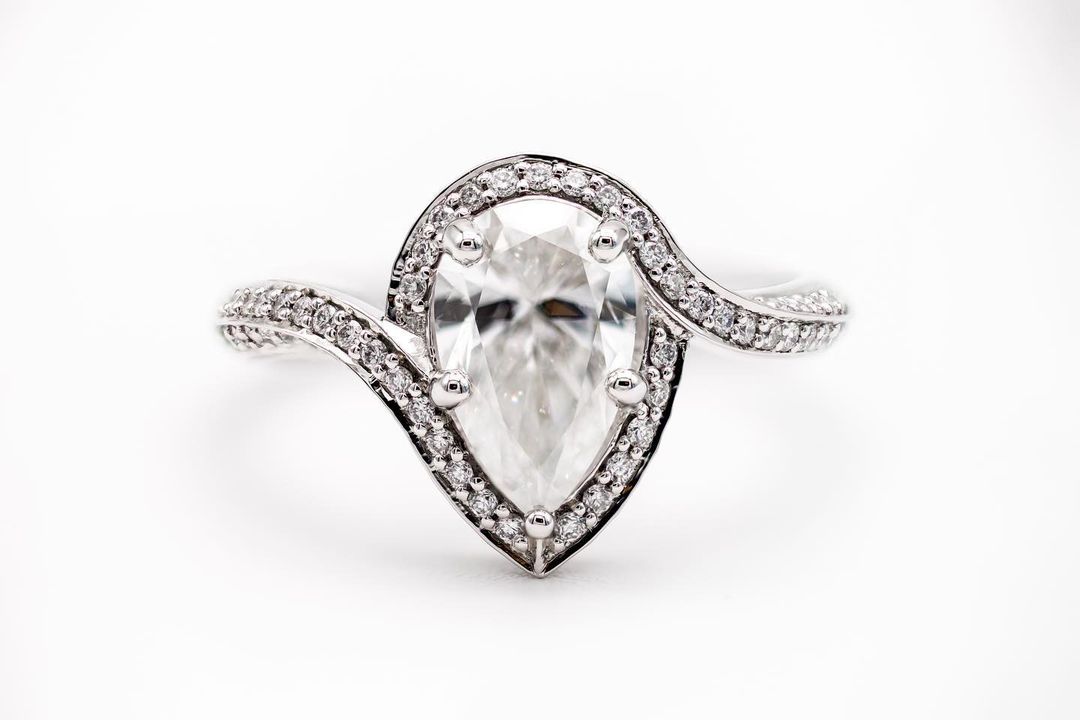 gemsocietyorg's tweet photo. Maybe diamonds are forever 😉 IG crafted.jeweler

#diamondsareforever #diamondjewelry #diamondbling #diamondsareagirlsbestfriend #diamondring #diamondnecklace #diamondearrings #diamondbracelet #diamondsareforever💎 #diamondaddict #diamondobsessed #diamondlovers #sparklydiamonds https://t.co/8qcvhtQ34w