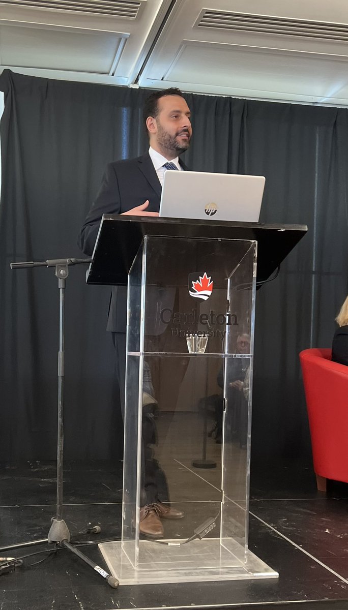 olgabaysal's tweet photo. Mohamed Al Guindy presents his research on social internetwork and stock market #DataDay9 @CU_DataScience @carletonscience https://t.co/tWNQ8qZVb7