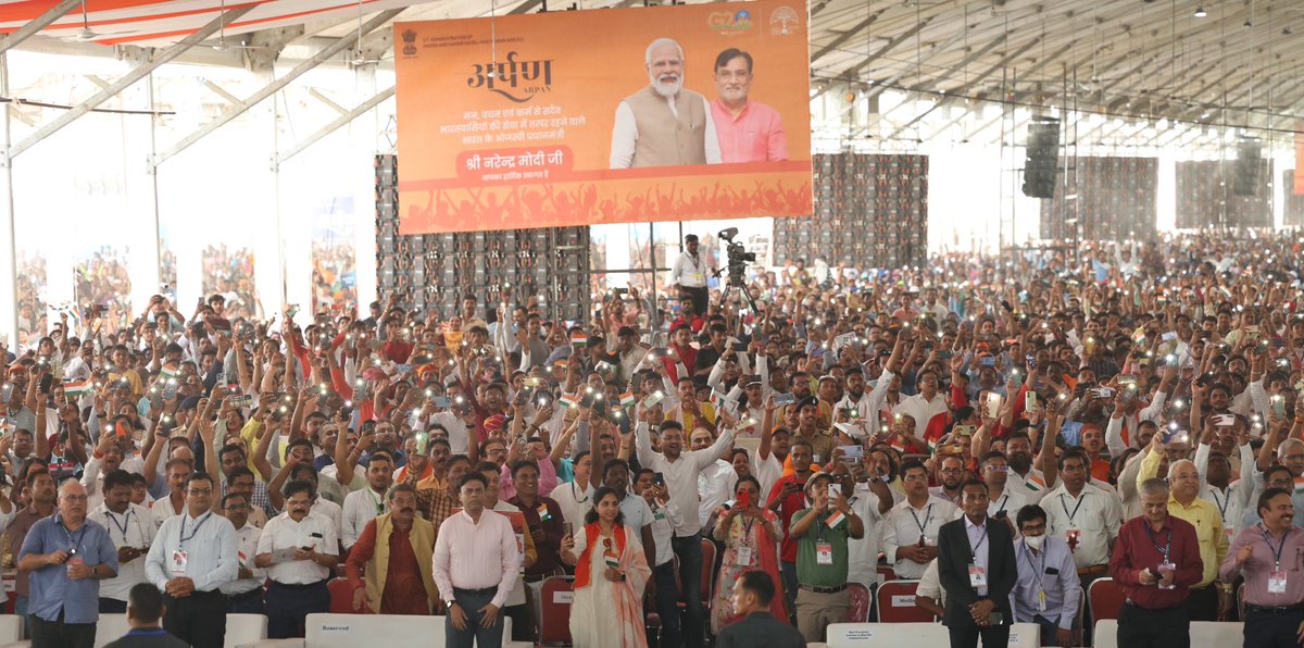 prafulkpatel's tweet photo. माननीय प्रधान मंत्री श्री नरेंद्रभाई मोदीजी ने आज 4,873 करोड़ रुपये की लागत से नमो चिकित्सा शिक्षा और अनुसंधान संस्थान का उद्घाटन किया। साथ ही, पीएम मोदी जीने यहां मेडिकल स्टूडेंट द्वारा कोरोना काल में ग्राम एडॉप्शन के कार्य की भी सराहना की। @narendramodi https://t.co/L1WNNE1CLI