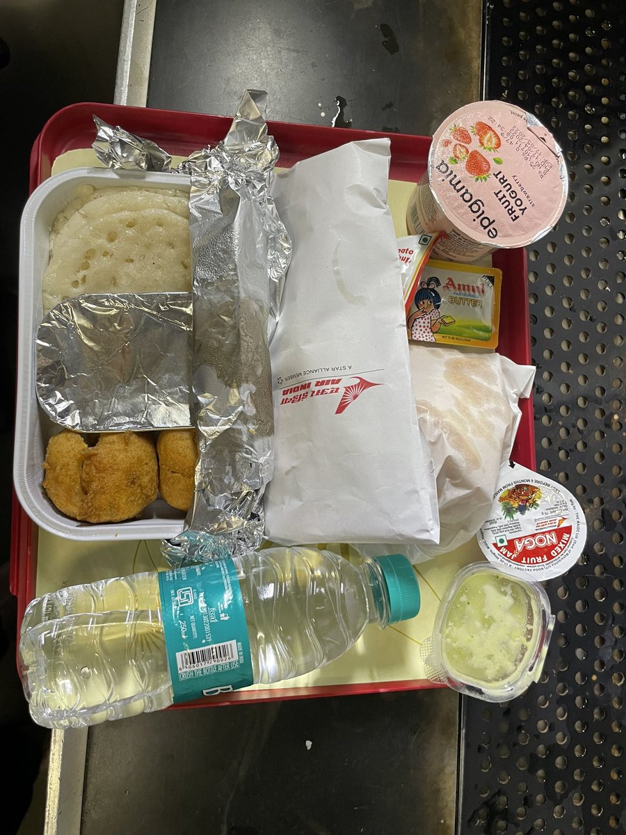 sridevisreedhar's tweet photo. Traveled today by @airindiain after a while .. So impressed by the cleanliness, hot yummy breakfast and excellent service by the pleasing flight assistants #Srikumar and #Shameena  AI786  Reached destination 45 mints early 👍 #AirIndia https://t.co/B1wjUQ5xIS