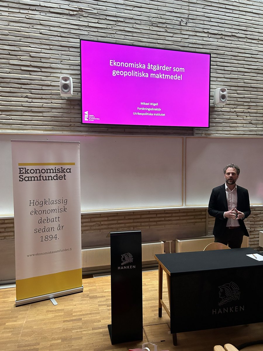 RichardBrander's tweet photo. Geoekonomi är temat för dagen då Mikael Wigell från @FIIA_fi föreläser inför @ekonomiskasamf. ”Ekonomi är för viktigt att lämnas till ekonomer”, säger Wigell. https://t.co/ZE6dukq0XJ