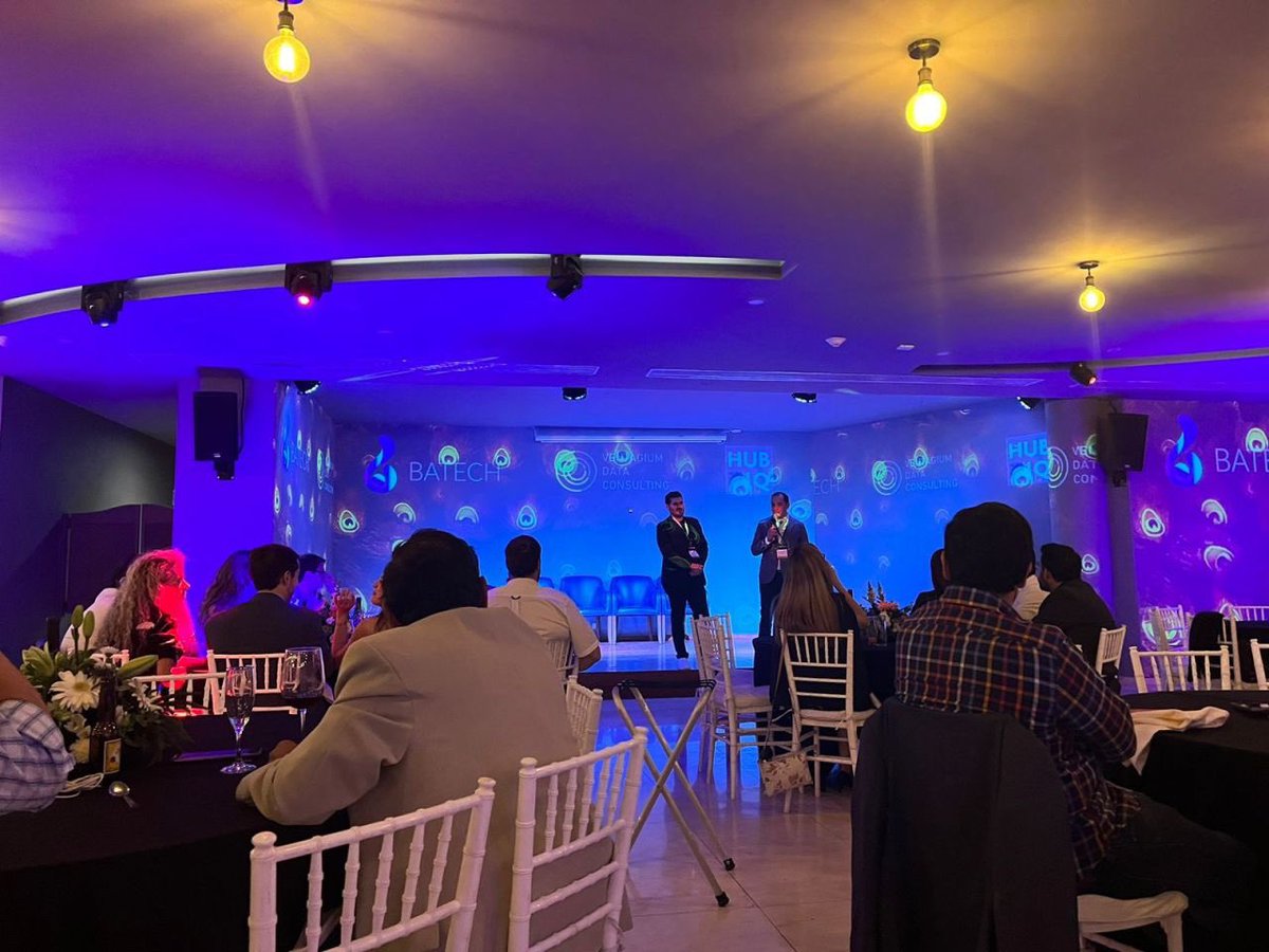 CanChamMx's tweet photo. En el marco del #DataChainSummit celebrados el pasado 19 y 20 de abril en #Querétaro tuvimos la oportunidad de participar como aliados en este evento sobre #IA, #Blockchain y #BigData especialmente dirigido al sector industrial.
Felicidades a todo el equipo por este evento. https://t.co/9b33OlvvoZ