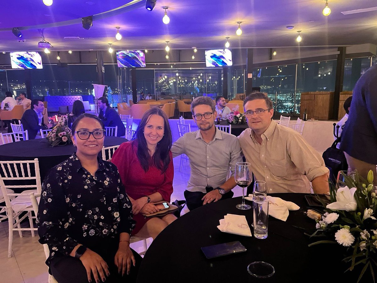 CanChamMx's tweet photo. En el marco del #DataChainSummit celebrados el pasado 19 y 20 de abril en #Querétaro tuvimos la oportunidad de participar como aliados en este evento sobre #IA, #Blockchain y #BigData especialmente dirigido al sector industrial.
Felicidades a todo el equipo por este evento. https://t.co/9b33OlvvoZ