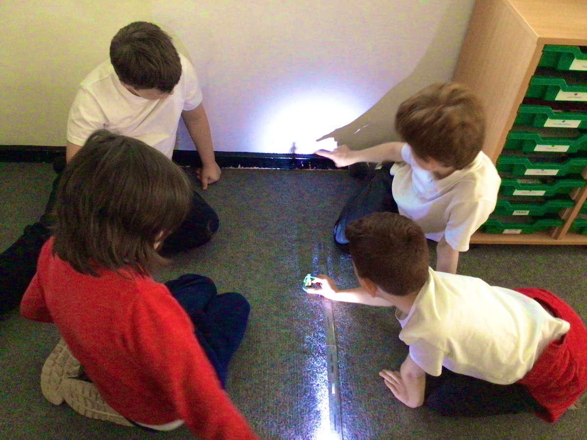 PonthirCiW's tweet photo. Some scintillating science underway this week in Dosbarth Castell Caerllion, investigating how shadows change as the light source moves.
#NotInMissOut #STEMsational @EAS_STEM https://t.co/Ro6sdCBra0