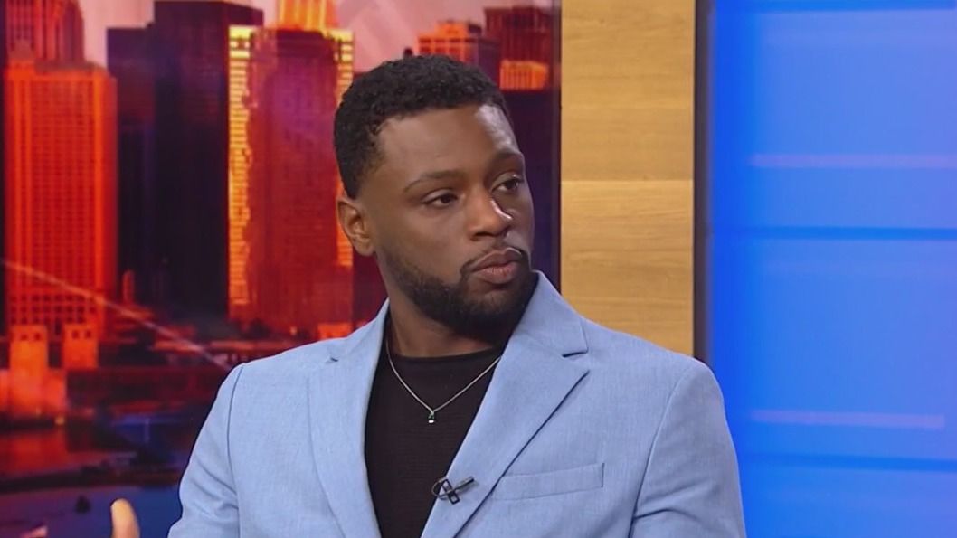 Everett Osborne on playing Nat Clifton in new 'Sweetwater' biopic fox32chicago.com/video/1211813?…