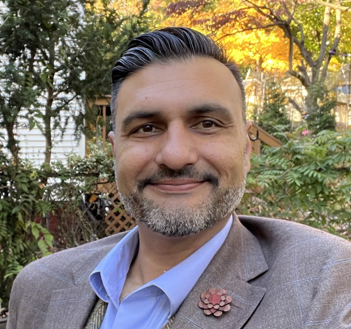 Congratulations to Ali Chaudhary on his well-deserved promotion to Associate Professor with tenure! 🎊🎉🍾