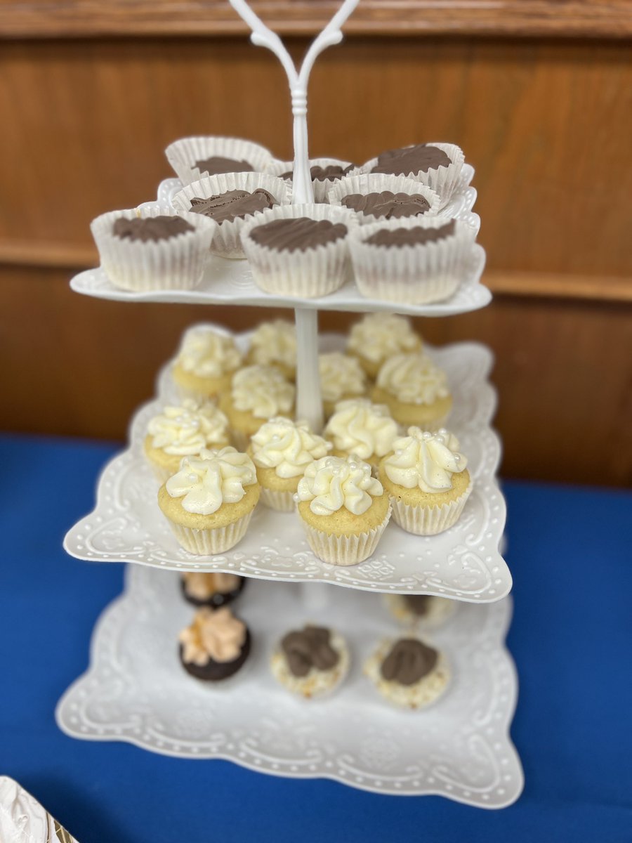 Escml's tweet image. Special thank you to The Bite Size Bake Shop for the yummy desserts at last night’s event! 😋

#HSSPictureBookContest #ThreeVillage