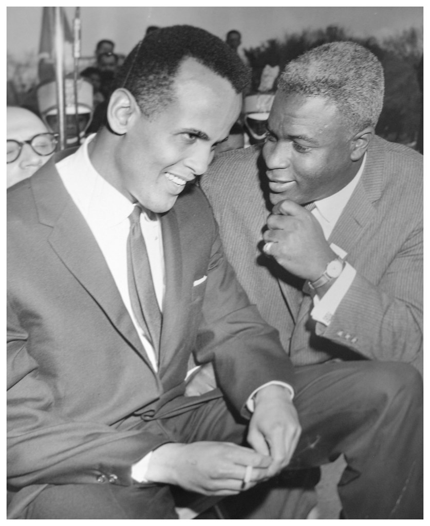 🧵Harry Belafonte understood how the cultural production of Black America was itself a driver of history. He was instrumental in bringing Jackie Robinson, another cultural hero, into the Civil Rights Movement. This photo is from 1958, at the Youth March for Integrated Schools.