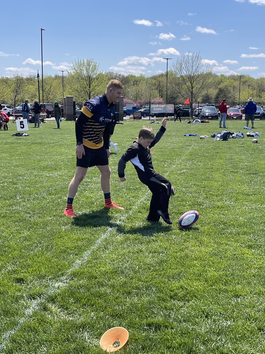 HYRugby_KS's tweet photo. Kicking camp hosted by Irish international rugby player Darragh Leader &amp; Evan Williams! Thank you to everyone who came out &amp; learned some great kicking skills!!! https://t.co/1GOIjLmTfP