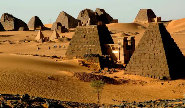 wanderingways01's tweet photo. Nubian pyramids in #Sudan 

Say no to war, say yes to beautiful destinations!

#sudan #Pyramides #nubiandesert https://t.co/2jQCGTp1sz