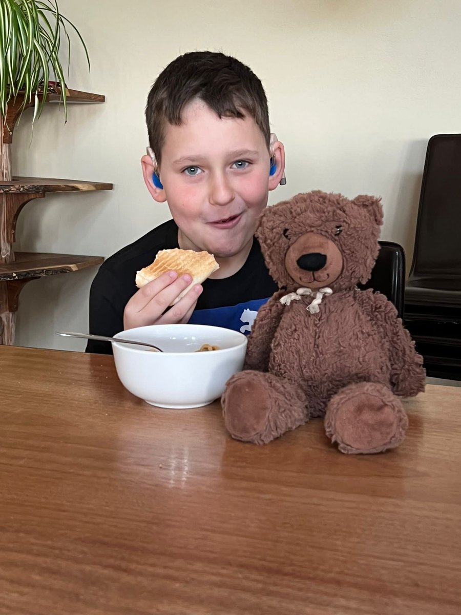 BobbyBearDeaf's tweet photo. Had a delicious breakfast this morning! @PercyShurmerAET #Deaf #PercyDLB @fordhallfarm @MissDuffy88 https://t.co/dGs2b4U0EQ
