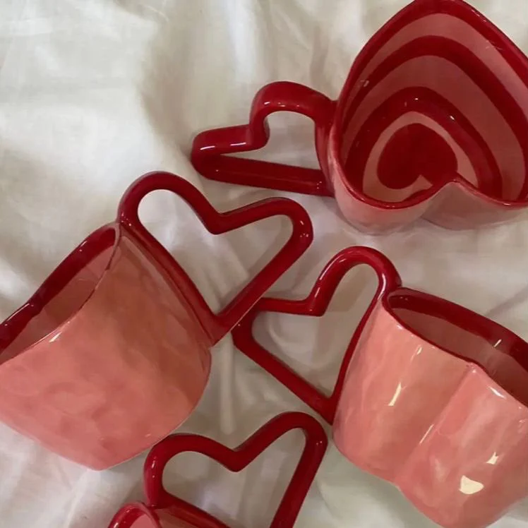 sweeteaclub's tweet photo. heartshaped ceramic mugs https://t.co/Us31OOU2sP