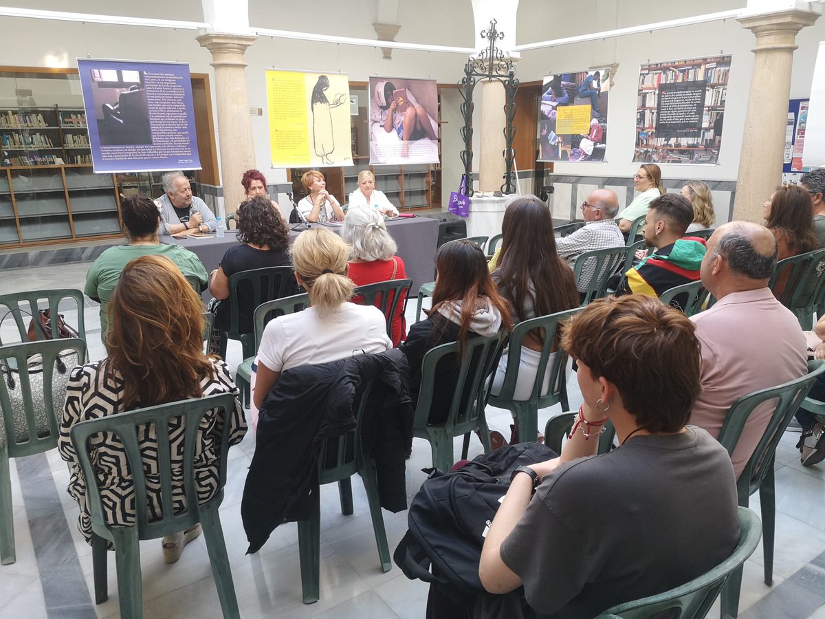IESPoetaADULTOS's tweet photo. Alumnado de nuestro centro de ESPA II y 2º de bachillerato de adultos asistió a la charla:
La Literatura tiene nombre de mujer. https://t.co/BDNPCxlW8I