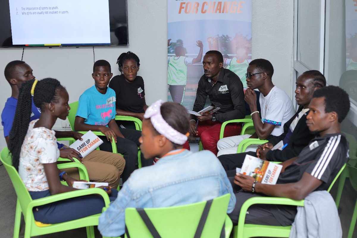 tbf_ug's tweet photo. The afternoon kicked off with an engaging session on presentation skills. With youths actively presenting their pitches and participating in an interview on the power of sport.
#GameUpForChange
#SFDWeek https://t.co/WdOkb1bC5G