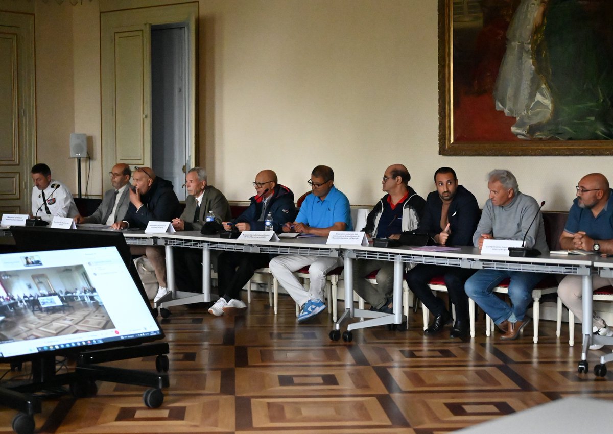 Prefet16's tweet photo. Ces rencontres permettent de poursuivre les échanges pour renforcer les enjeux liés au culte musulman en Charente et de décliner localement les 4 thématiques du Forum de l'islam de France (#FORIF) https://t.co/Abfuj2Lr8n