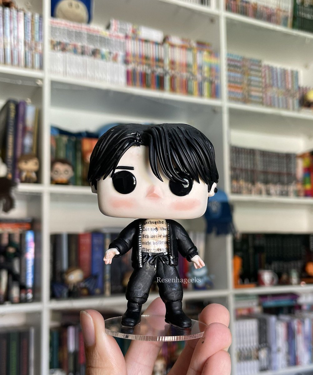 maricruz47_'s tweet photo. Prometi que final do mês teria lançamento dele, tá aqui 🖤

Jimin Set Me Free pt.2 versão 2

2 posições diferentes ✌🏽

Ainda tá sem verniz então tem umas marquinhas de cola mais aparente (isso some mais depois de envernizar) https://t.co/Dt9ox4Tqj6