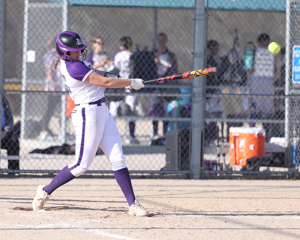 andysportscribe's tweet photo. Junior Megan Quinn hit three home runs last week as she helped the Louisburg softball team to three victories in their four games, including a sweep of Osawatomie. Quinn has now homered in five of her last six contests. https://t.co/RkC6vzoC9Q https://t.co/LtWYOBWNoY