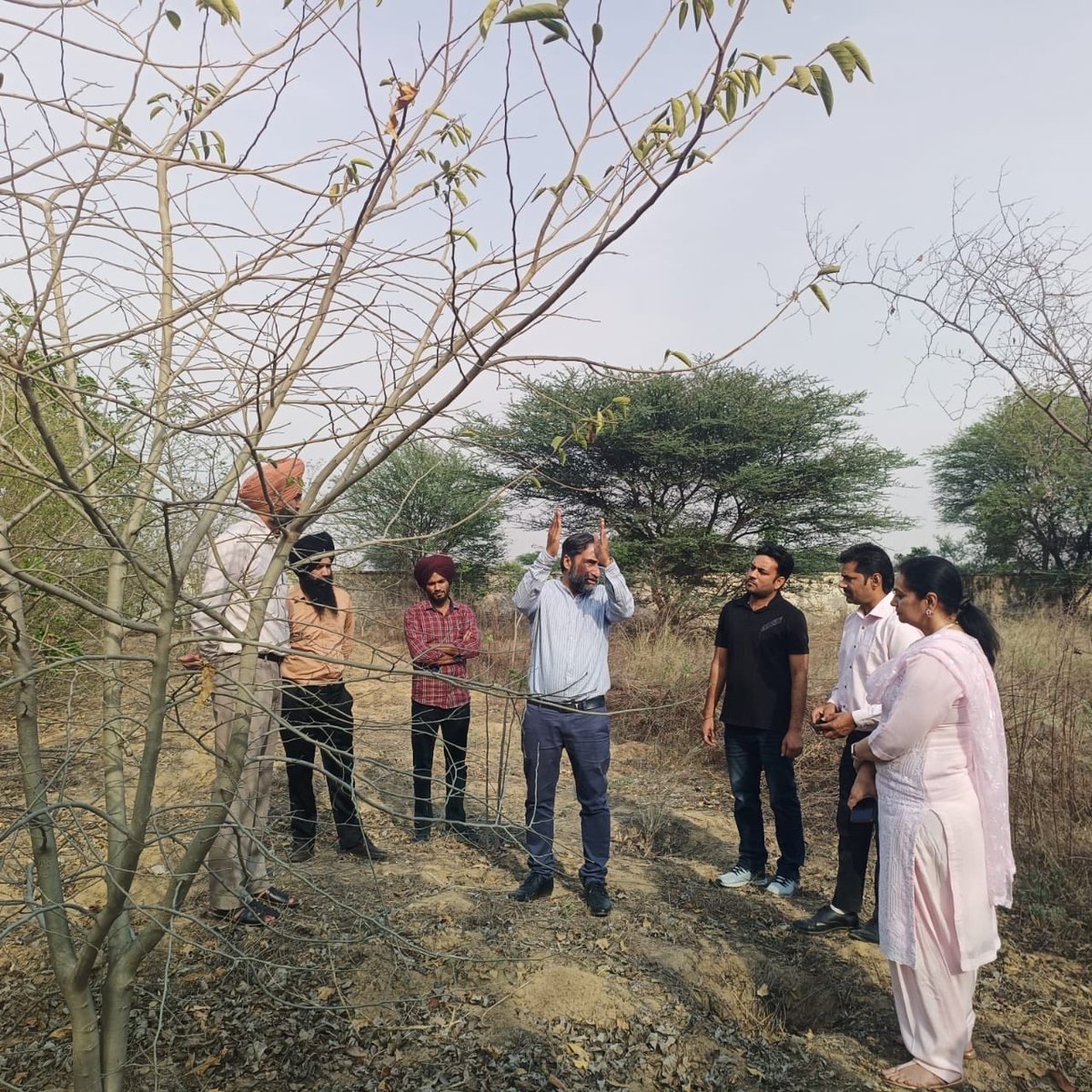 adubharti's tweet photo. At University College Sardulgarh, discussions about intricacies of developing and conserving natural ecosystem under ⁦@CRESPPUP⁩ ⁦@arvind_iiserm⁩ ⁦@PbiUniPatiala⁩ ⁦@daljitami⁩ https://t.co/UD4gGP1Sue