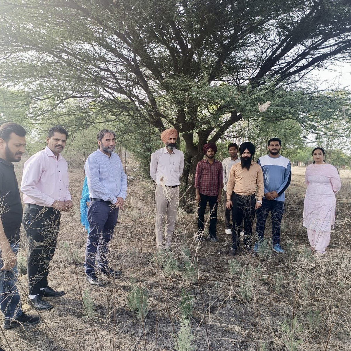 adubharti's tweet photo. At University College Sardulgarh, discussions about intricacies of developing and conserving natural ecosystem under ⁦@CRESPPUP⁩ ⁦@arvind_iiserm⁩ ⁦@PbiUniPatiala⁩ ⁦@daljitami⁩ https://t.co/UD4gGP1Sue