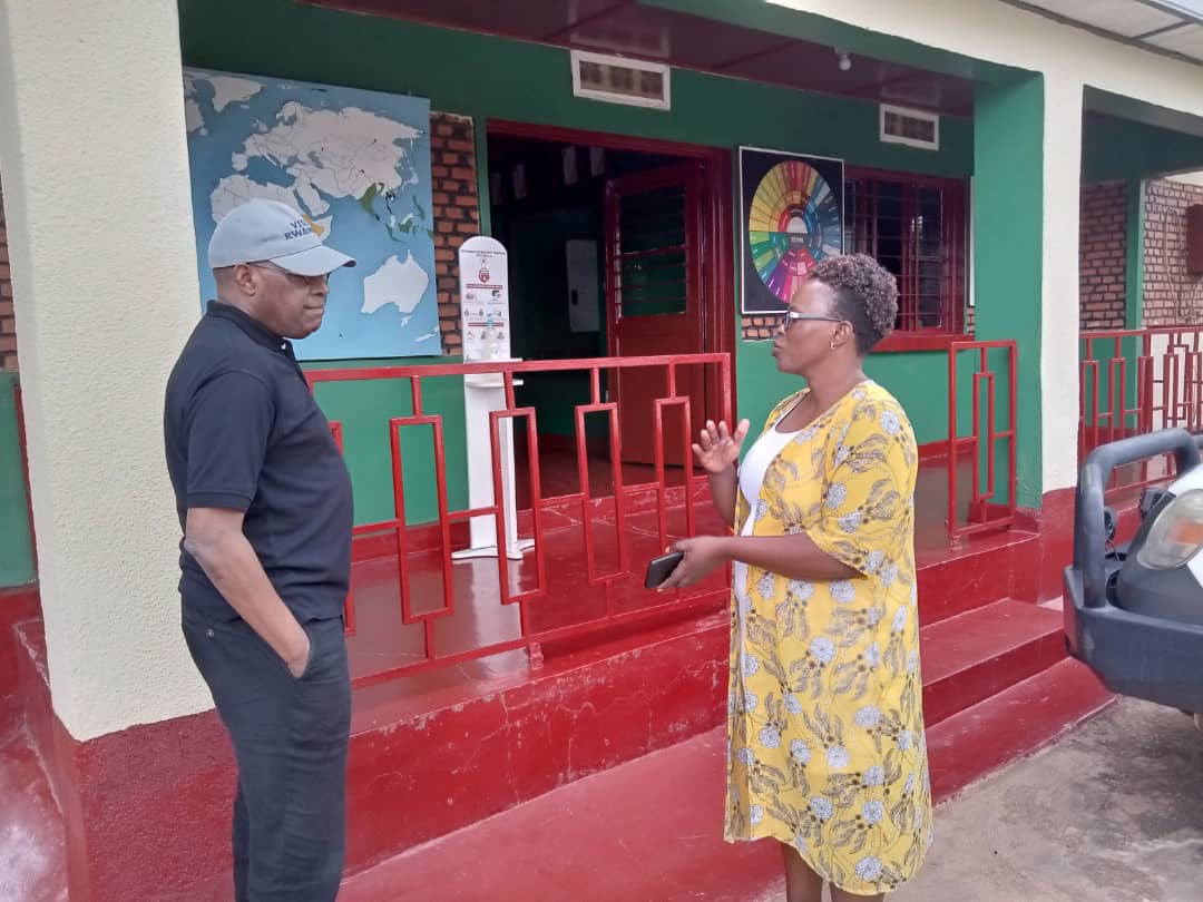 oscarkarekezi's tweet photo. Just visited @ibtcrwanda  with my big brother @nkomati  and was blown away by the passion and vision of the founder, Perpetue Mukamusinga. She's working hard to share coffee skills and education with #Rwanda _ns. https://t.co/DUiGPwcPIi