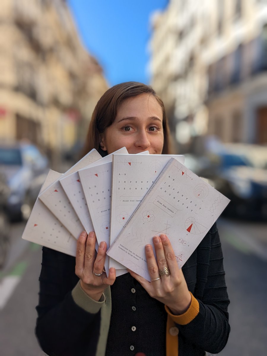 LugarComunMiami's tweet photo. Antología de Elisa Díaz Castelo (@alias_animalia), ‘An Imperfect Geometry’, cuya traducción al inglés está a cargo de Robin Myers (@robin_ep_myers) 
Prólogo de la escritora mexicana Myriam Moscona. 
¡Ya se encuentra disponible! https://t.co/awU066WZQ3