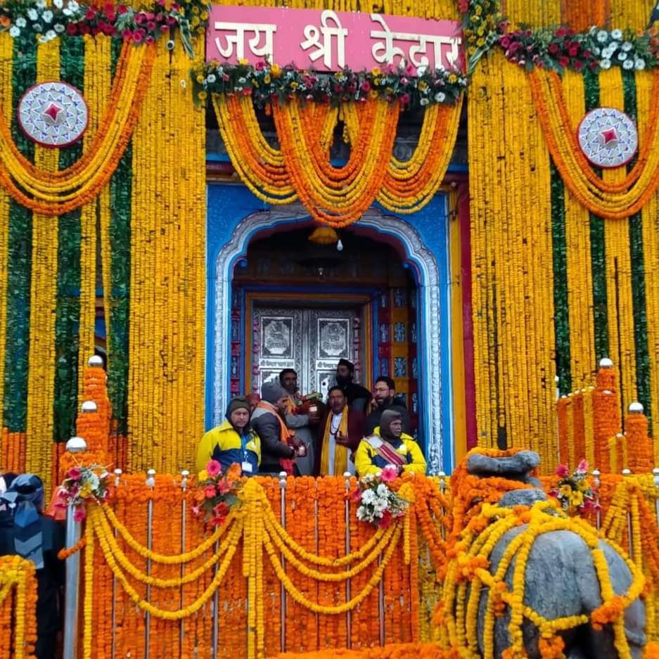 tnec_IN's tweet image. Assamese Japi takes center stage: Holy Kedarnath Temple adorned with 20,000 quintals of flowers and traditional craftsmanship

#Kedarnath #assam #japi #KedarnathDham #Assamese #Tradition