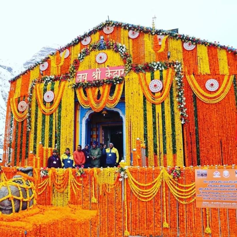 tnec_IN's tweet image. Assamese Japi takes center stage: Holy Kedarnath Temple adorned with 20,000 quintals of flowers and traditional craftsmanship

#Kedarnath #assam #japi #KedarnathDham #Assamese #Tradition