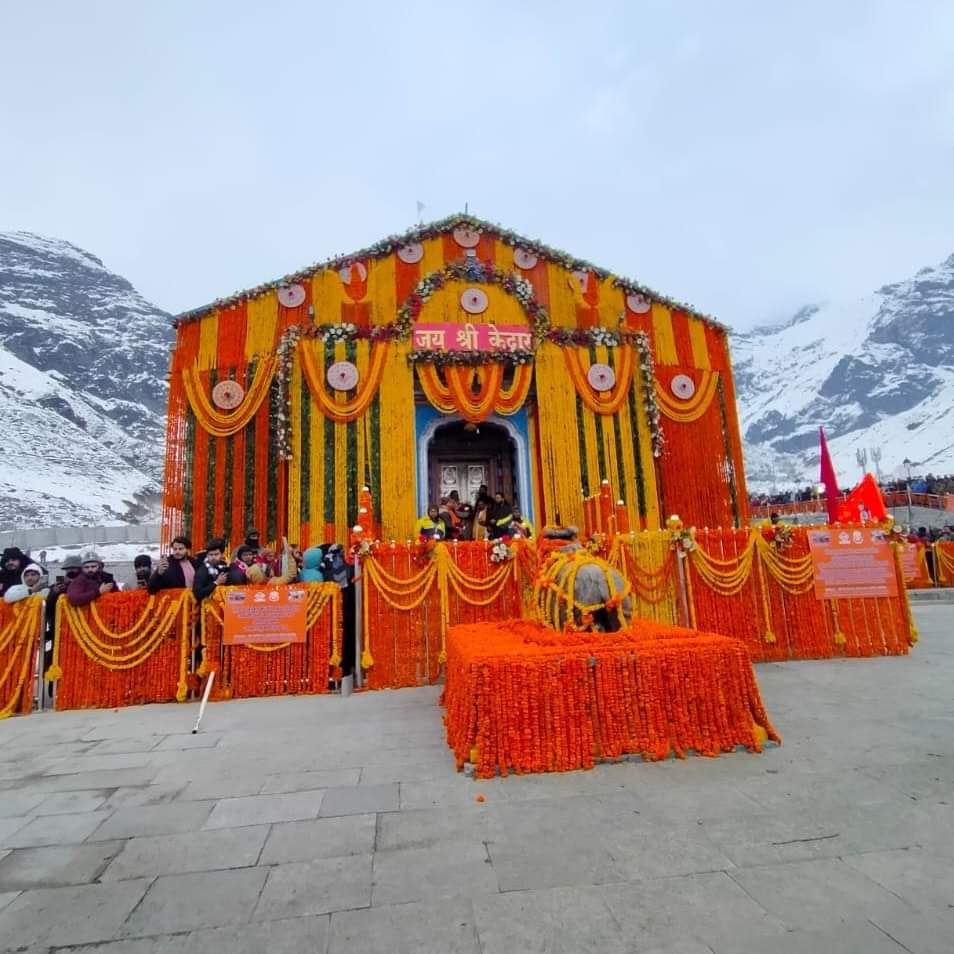 tnec_IN's tweet image. Assamese Japi takes center stage: Holy Kedarnath Temple adorned with 20,000 quintals of flowers and traditional craftsmanship

#Kedarnath #assam #japi #KedarnathDham #Assamese #Tradition