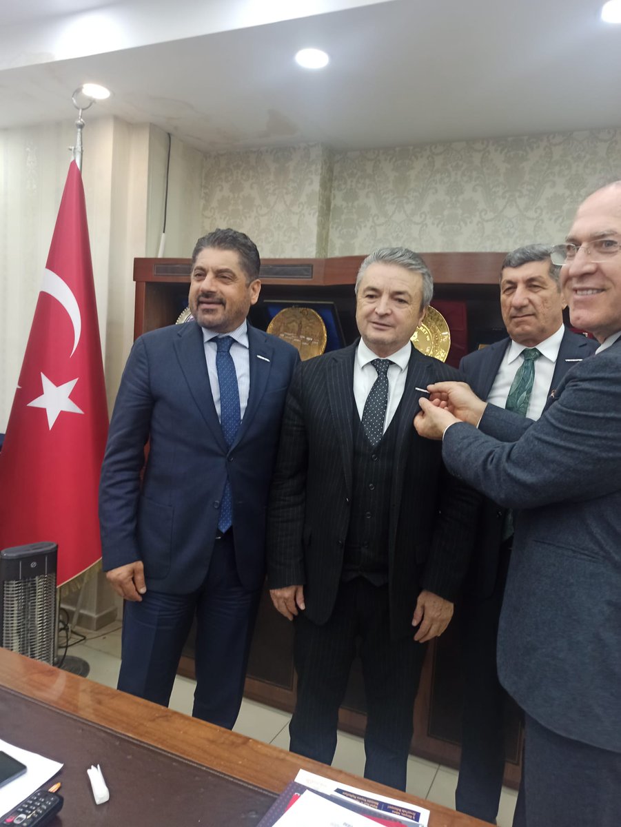 hatso30's tweet photo. 100.Yıl Buluşmaları programı kapsamında ilimize gelen TÜRKONFED-Türk Girişim ve İş Dünyası Konfederasyonu Yönetim Kurulu Başkanı  Süleyman Sönmez, federasyon yetkilileri ve DOĞUSİFED yönetim kurulu üyeleri ile birlikte Odamızı ziyaret ettiler. https://t.co/jnuz3hCfRp