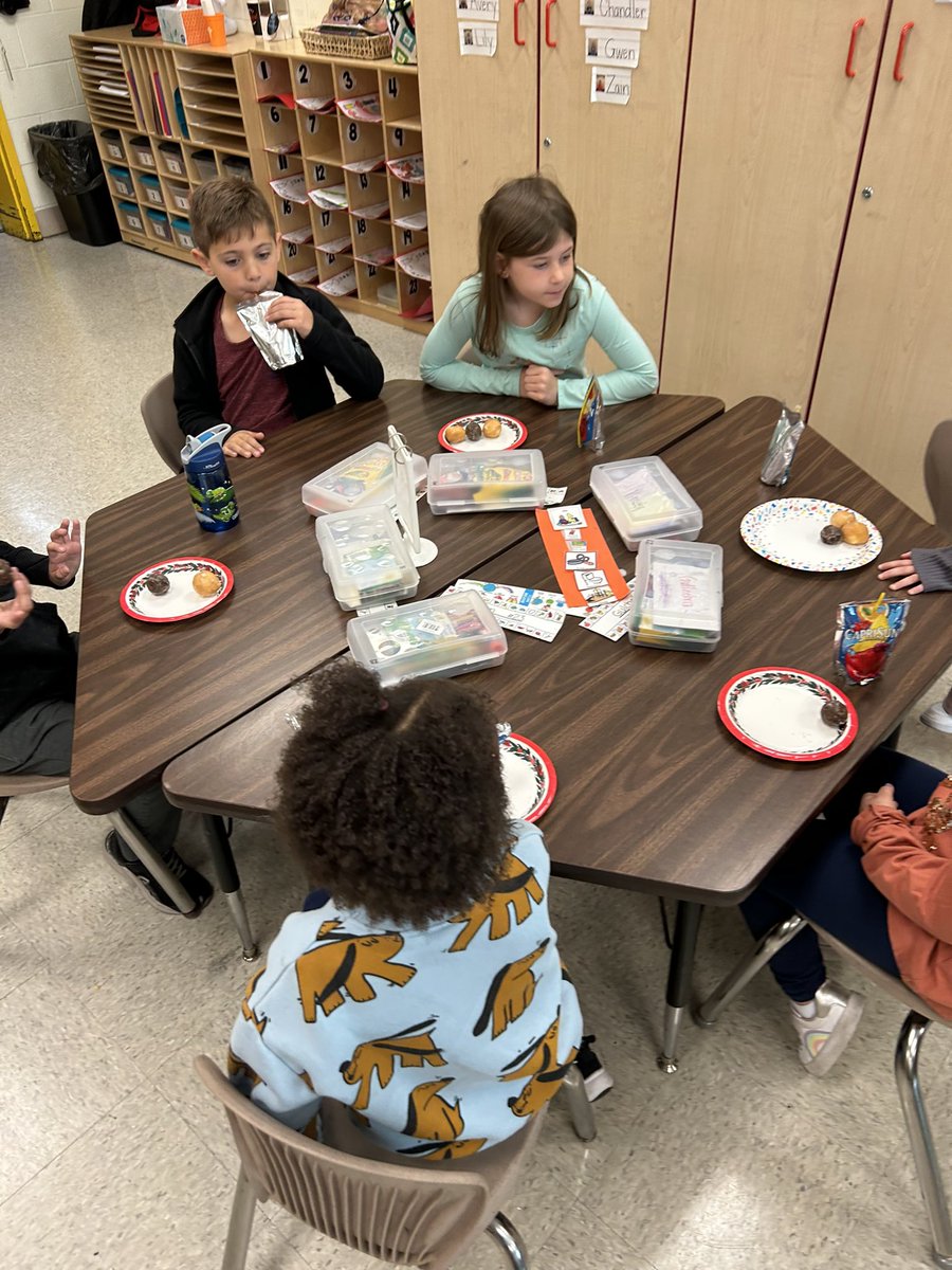 🎉Surprise🎉 donuts and juice to celebrate the end of MAP testing and all of our hard work so far  🍩🧃<a href="/Creeksidetweet/">Creekside ECS</a> #NeedtoSucceedCECS