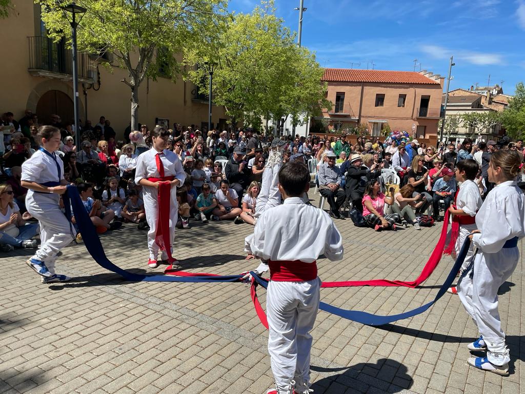 CulturaCCentral's tweet photo. Avui 25 d'abril, dia de Sant Marc, hem pogut gaudir dels ballets de la Festa Major de #Balsareny i, sobretot, del centenari ball de la faixa, un veritable patrimoni festiu. @AjBalsareny @gegantsdebalsareny
@elskmessonen https://t.co/BgX3QWJ6CT