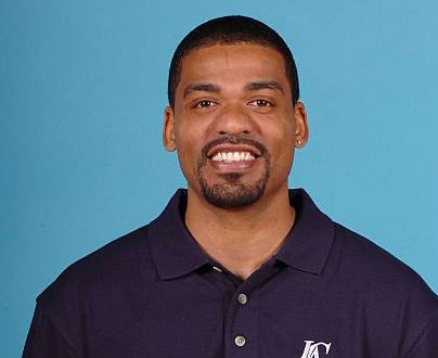 ETClipsShow's tweet photo. Jasen Powell is in the Clippers medical staff since 1999. 

It’s time to retire buddy 🚪🚶🏽‍♂️ https://t.co/ptWSGdCjsj